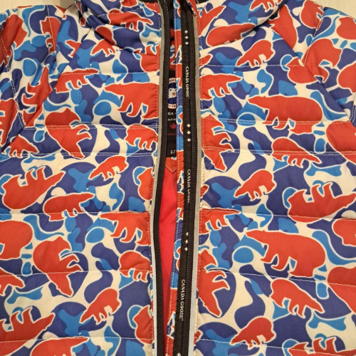 Canada Goose Kids Hooded Down Jacket Bear Pattern Red Blue Size 6 - 7 Preowned - Picture 9 of 9