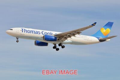 FOTO FLUGZEUG AIRBUS A330-243 'G-CHTZ' THOMAS COOK C/N 0398. GEBAUT 2001. SEEN