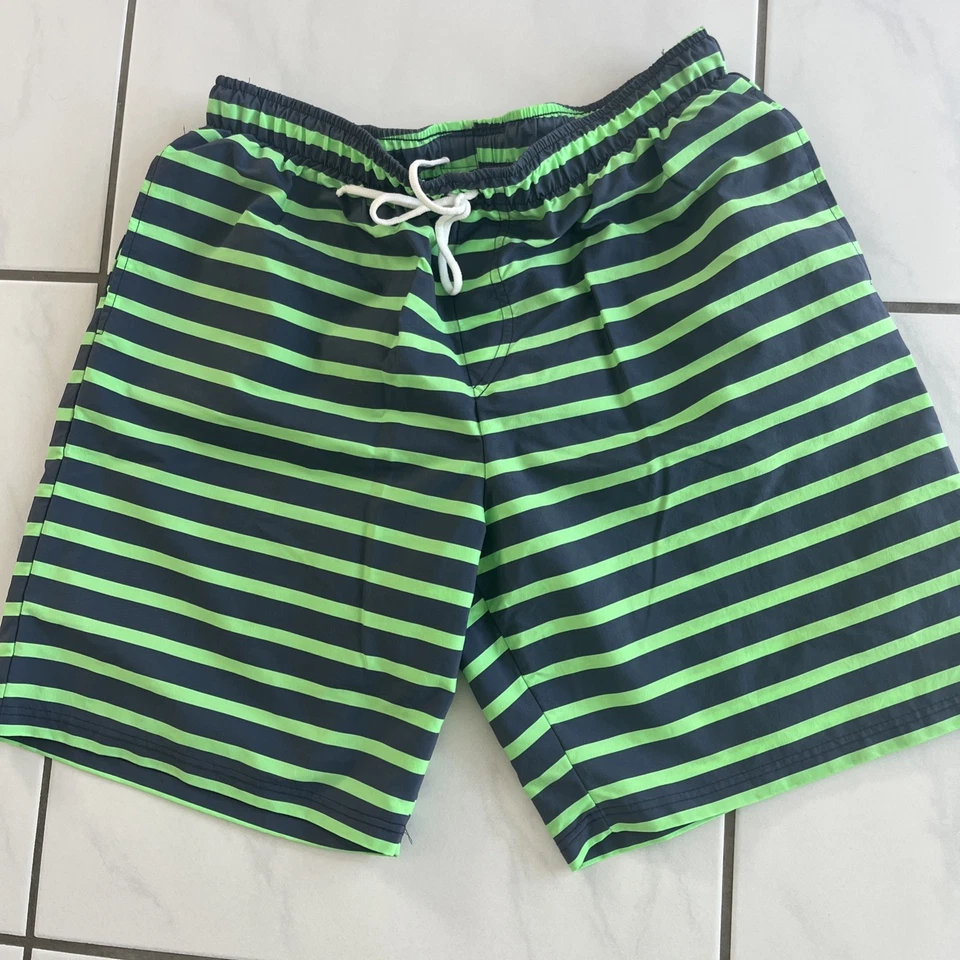 grau-grün geringelte Trigema Bade-Shorts mit Innenfutter und Seitentaschen Gr L