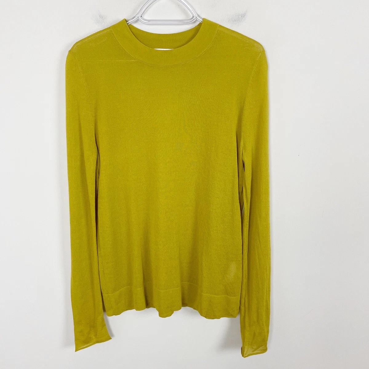Lightweight top crewneck sweater