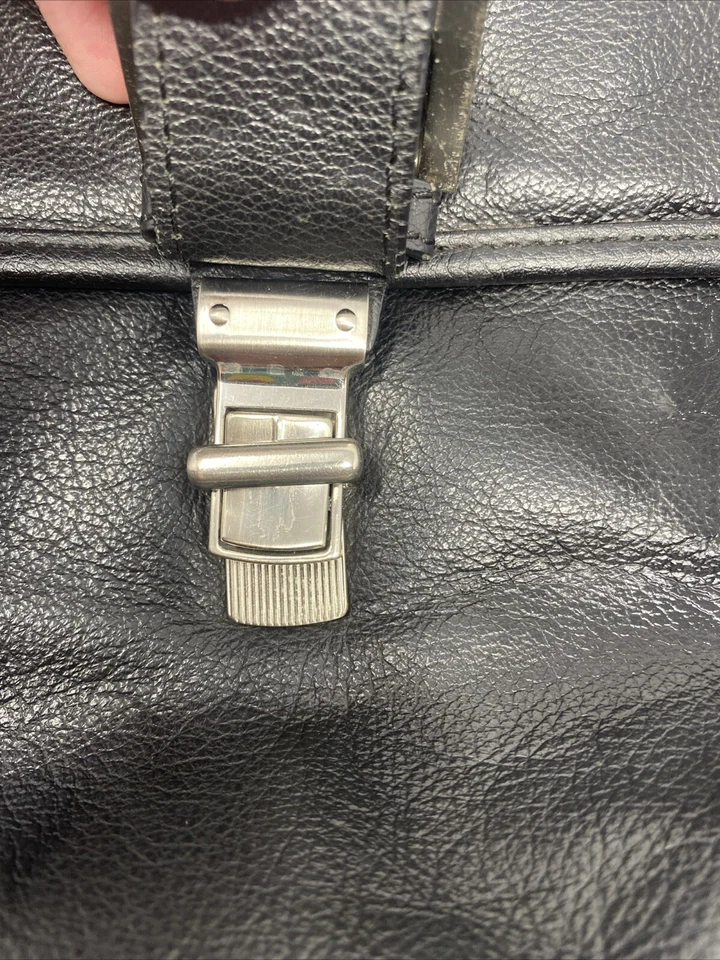 Kenneth Cole Reaction Leather Laptop Tablet Messenger Black Bag, Vintage - Image 4 of 4