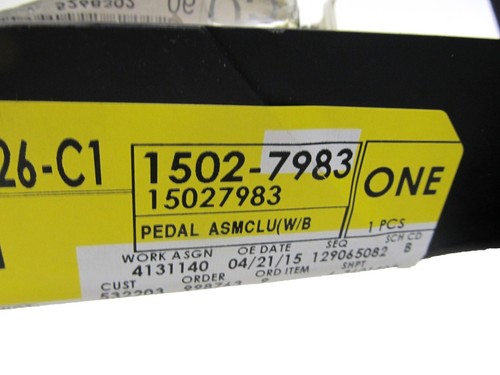 OEM NEW Clutch Pedal w/ Bracket 5 Speed Manual Black 99-07 Silverado Sierra - Picture 5 of 5
