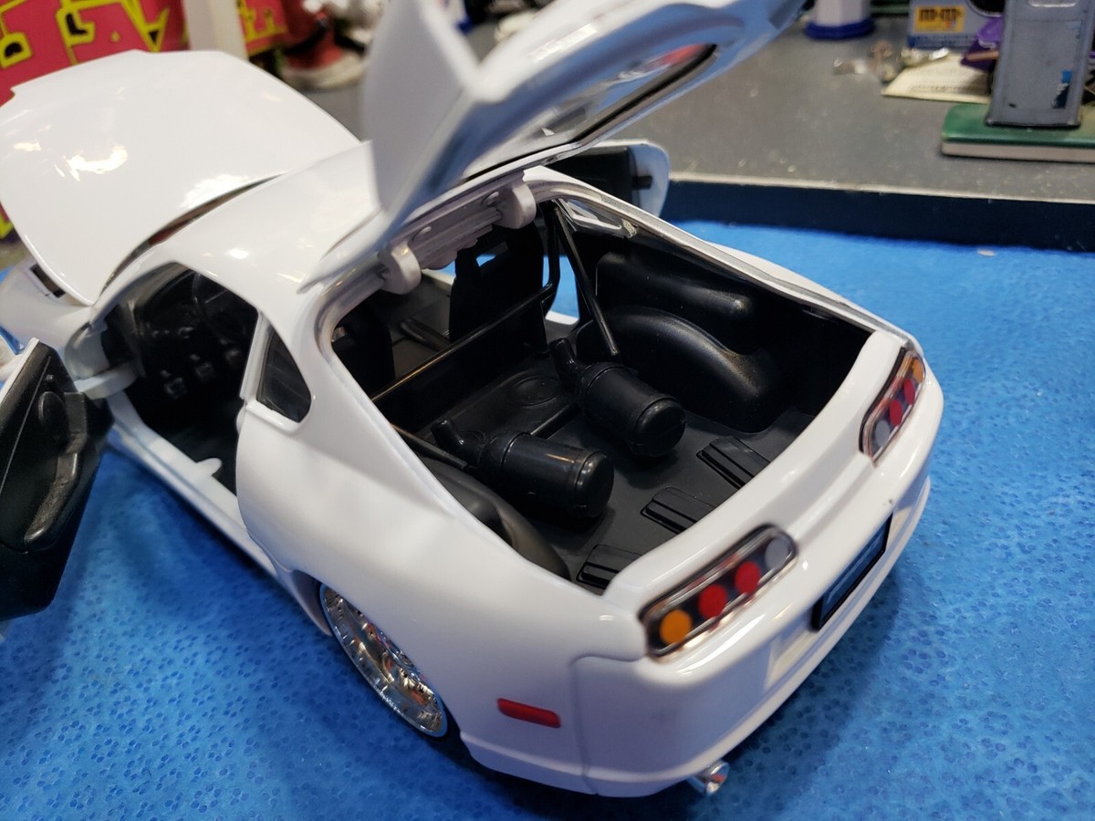 トヨタ スープラ Fast & Furious 7 1/24 Amazon.com: Jada Toys Fast & Furious 1:24 Brian's Toyota