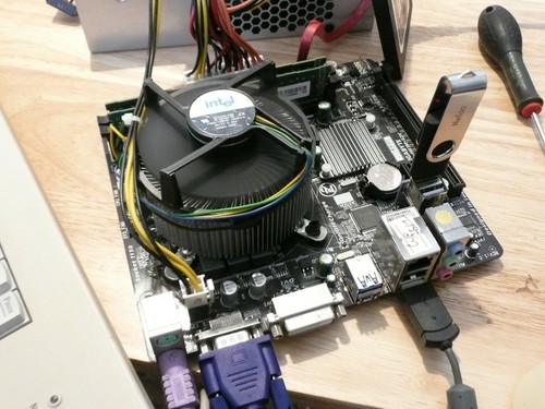 Motherboard CPU RAM Cooler Bundle intel G3220 8GB GA-H81M-S2V no IO Shield - Picture 4 of 11