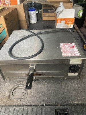Wisco Industries Pizza Pal Electric Oven Model 412-5NCT   TESTED!