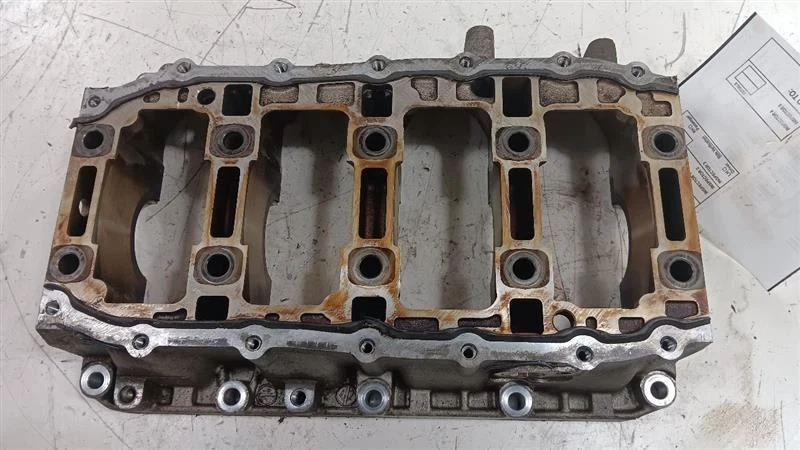 Tapa principal del cigüeñal bloque motor Dodge Dart 2013 2014 2015 2016 Foto 3 de 4
