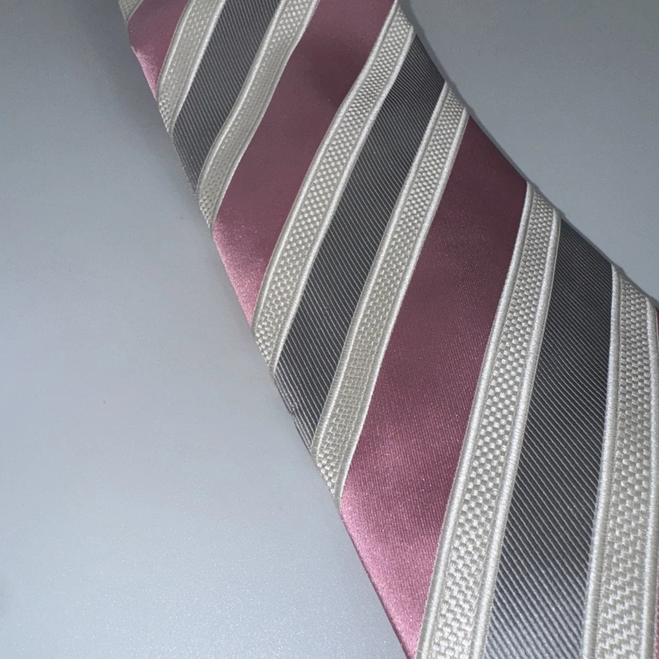 Corbata colección Trump Signature rosa gris a rayas  Foto 2 de 4