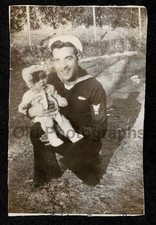 WW2 ERA HAPPY SAILOR UNIFORM ON 1 KNEE w/CUTEST BABY OLD/VINTAGE PHOTO- G46