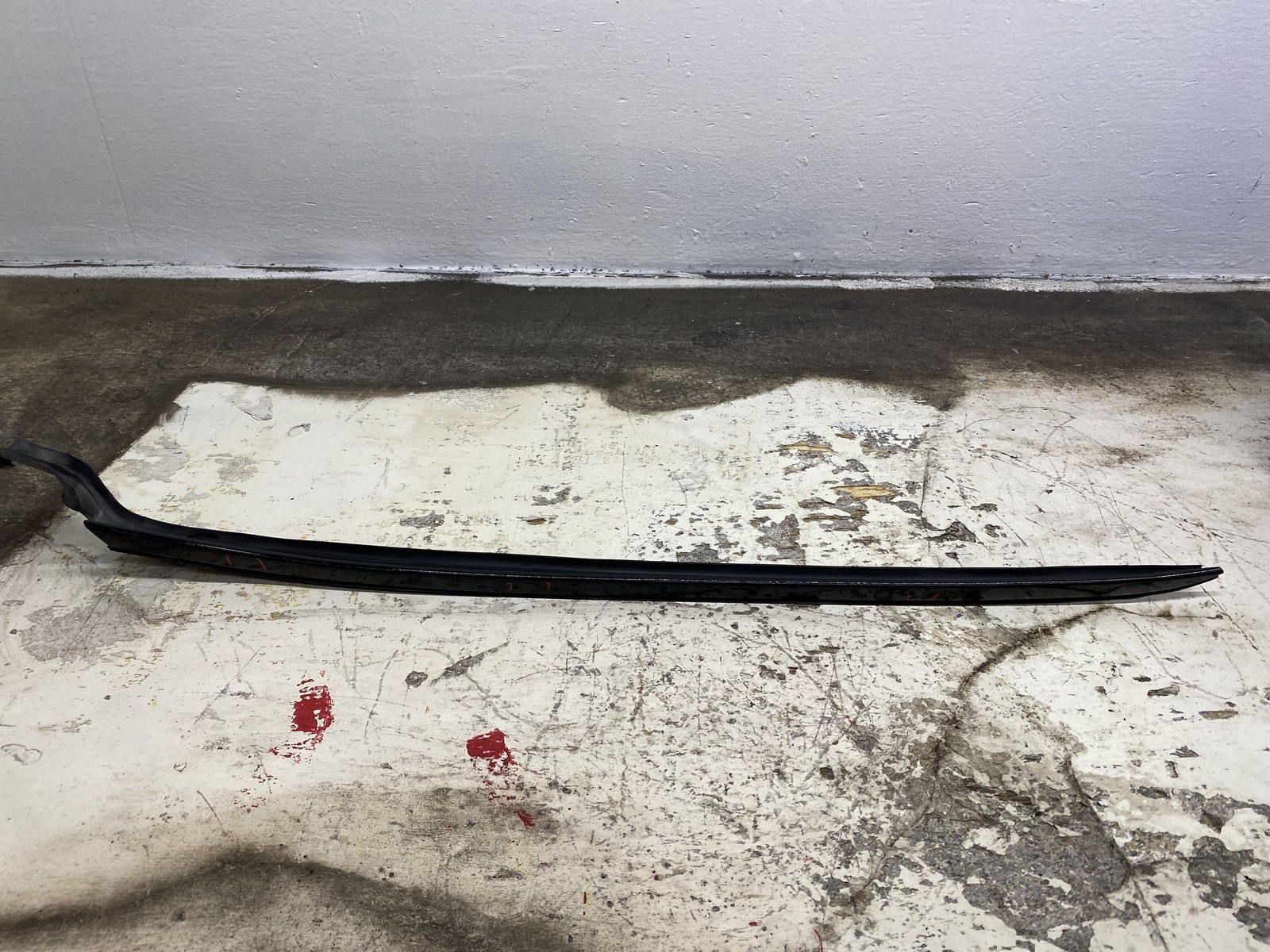 2010-2020 BENTLEY MULSANNE FRONT LEFT WINDSHIELD A PILLAR BODY TRIM DRIP SEAL