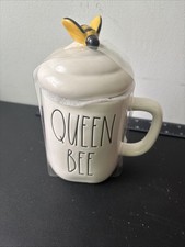 RAE DUNN Artisan Collection „QUEEN BEE” z topperem 2021 Kubek wiosenny NOWY