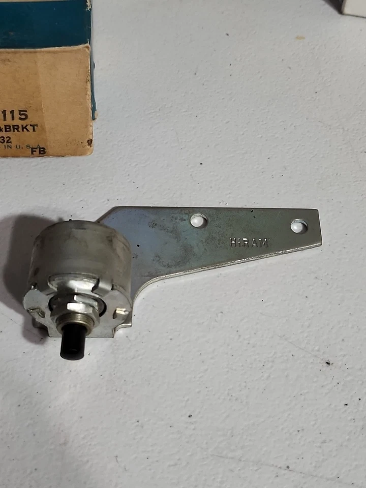 NOS 1965-8 C BODY CRUISE  CONTROL BRAKE LIGHT SWITCH With Bracket MOPAR 2580115 - Image 2 of 4