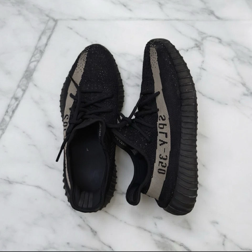 Adidas Yeezy Boost 350, foto 1 di 4