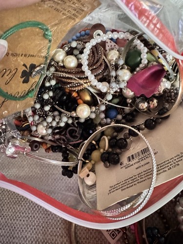 5.0 Pounds Bag Of Craft Lot Jewelry Some Wearable Bracelet And More - Picture 17 of 17