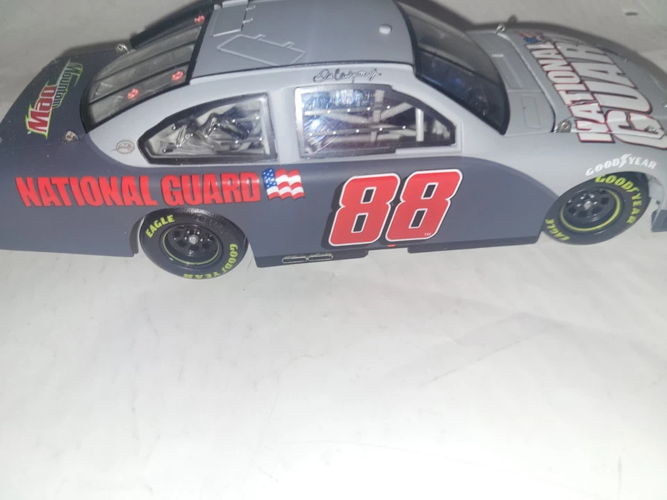 1:24 2008 Acción #88 Guardia Nacional Mountain Dew Test Car Dale Earnhardt Jr Foto 4 de 4
