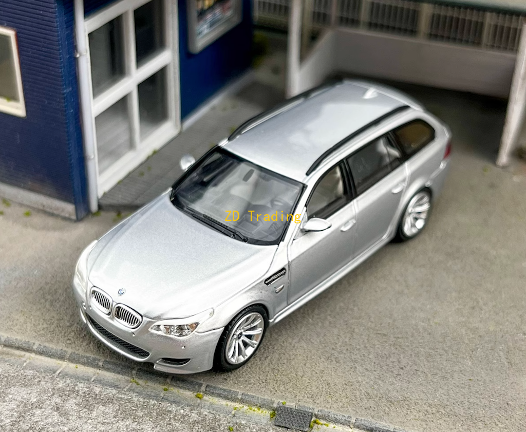 King 1:64 Silver M5 E60 Wagon Sports Model Diecast Metal Car