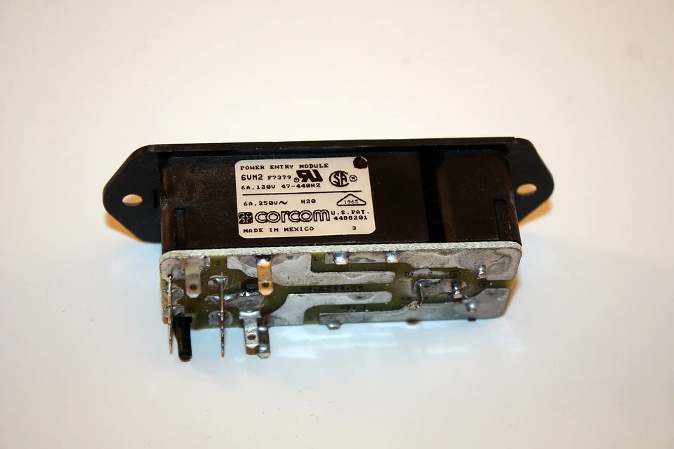 Módulo de entrada de alimentación conmutado Tyco Corcom 6VM2 NUEVO Foto 2 de 3