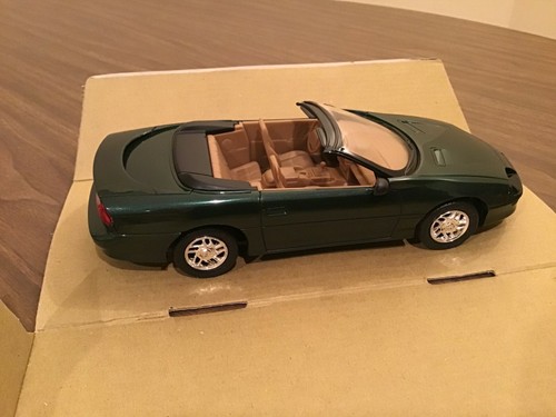 1995 Chevrolet Camaro Convertible POLO GREEN AMT/ERTL 1/25 NIB - Picture 5 of 10