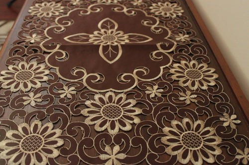 Elegante Bordado Mesa Corredor para Dinero Deco Muebles Piano CHOCOLATE DORADO - Imagen 7 de 8