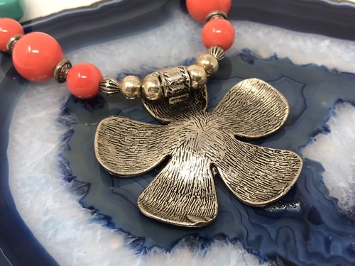 VINTAGE CUSTOM SET FLOWER TURQUOISE CORAL LIKE PENDANT NECKLACE AND EARRINGS - Picture 4 of 10