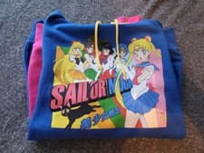 Sailor Moon group portrait colorblock hoodie BoxLunch exclusive NWT, size SMALL