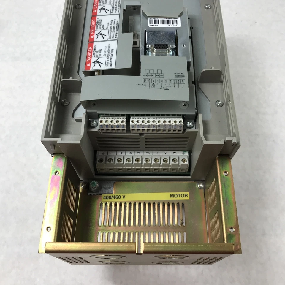 Telemecanique Square D ATV58HU72N4XZ componente controlador de unidade CA 460V 3PH - Imagem 4 de 4