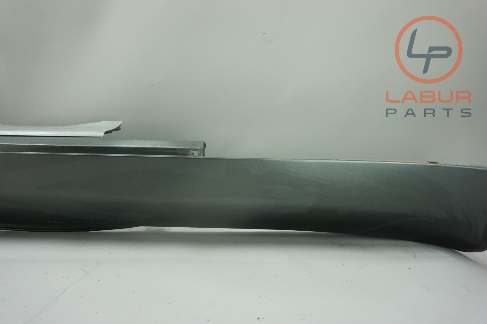 M139 03-08 Maserati Quattroporte Right Passenger Side Skirt Rocker Panel SS436