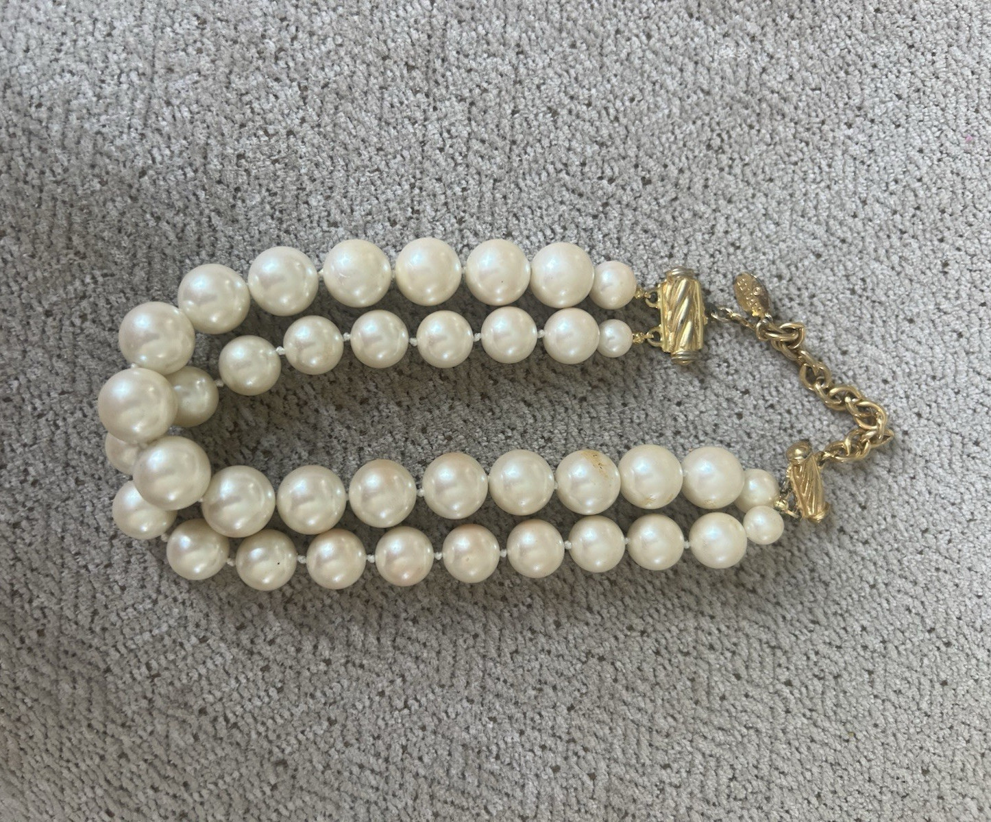 Carolee Signed Double Strand Ivory Imitation Pearl Necklace Gold Tone Box
