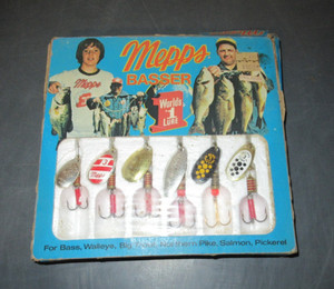 CUILLER MEPPS AGLIA ARGENT-MOUCHE ROUGE