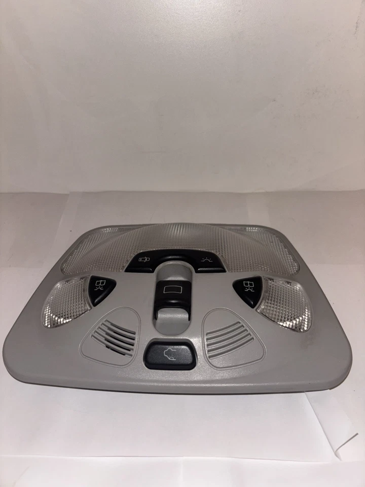 MERCEDES BENZ C230 2002-2005 DOMO INTERIOR LUZ (GRIS) (WT31) Foto 3 de 4