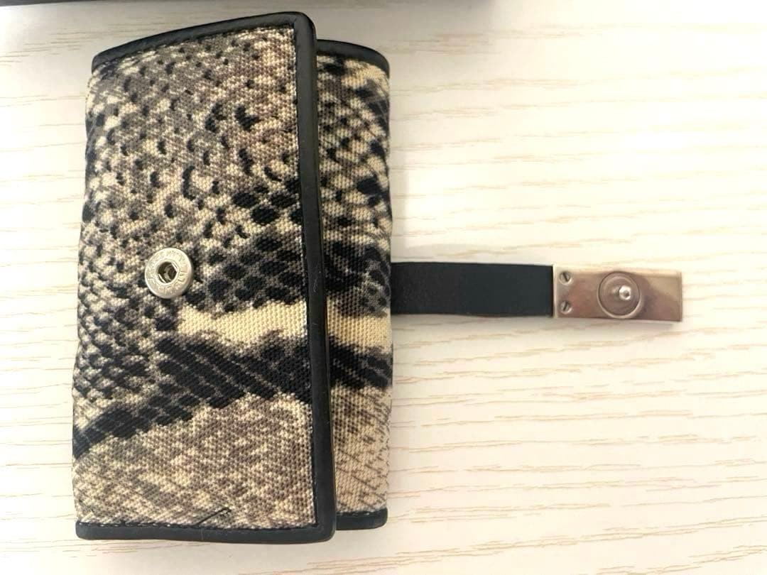 Gucci Python Key Case 6-Key Holder Silver Logo Us… - image 10