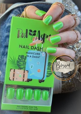 Red Aspen Press On Nails~ Pixie in the Palms~Short~Square~Green~Glitter~Dashes