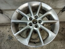 Scratches 17x7 Alloy Wheel Rim From 2013 Lexus Ct200h 12423170