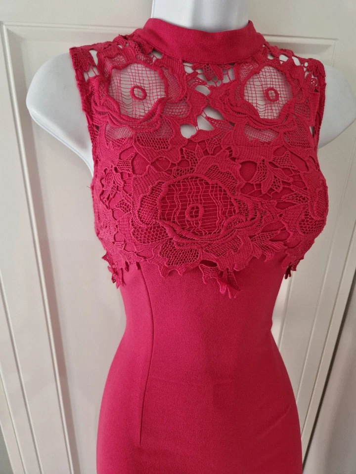 Vestido ceñido al cuerpo sin mangas de crepé elástico encaje guipur floral rosa costa para mujer 8. Foto 4 de 4