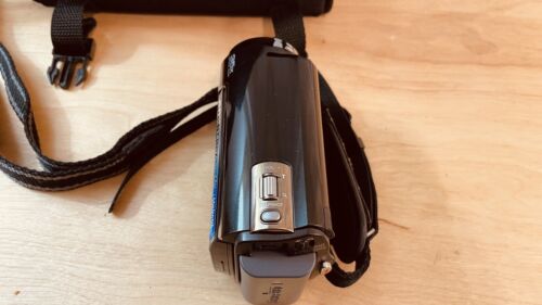 JVC Everio GZ-MG360BU 60GB HDD Camcorder Bundle - Picture 8 of 18