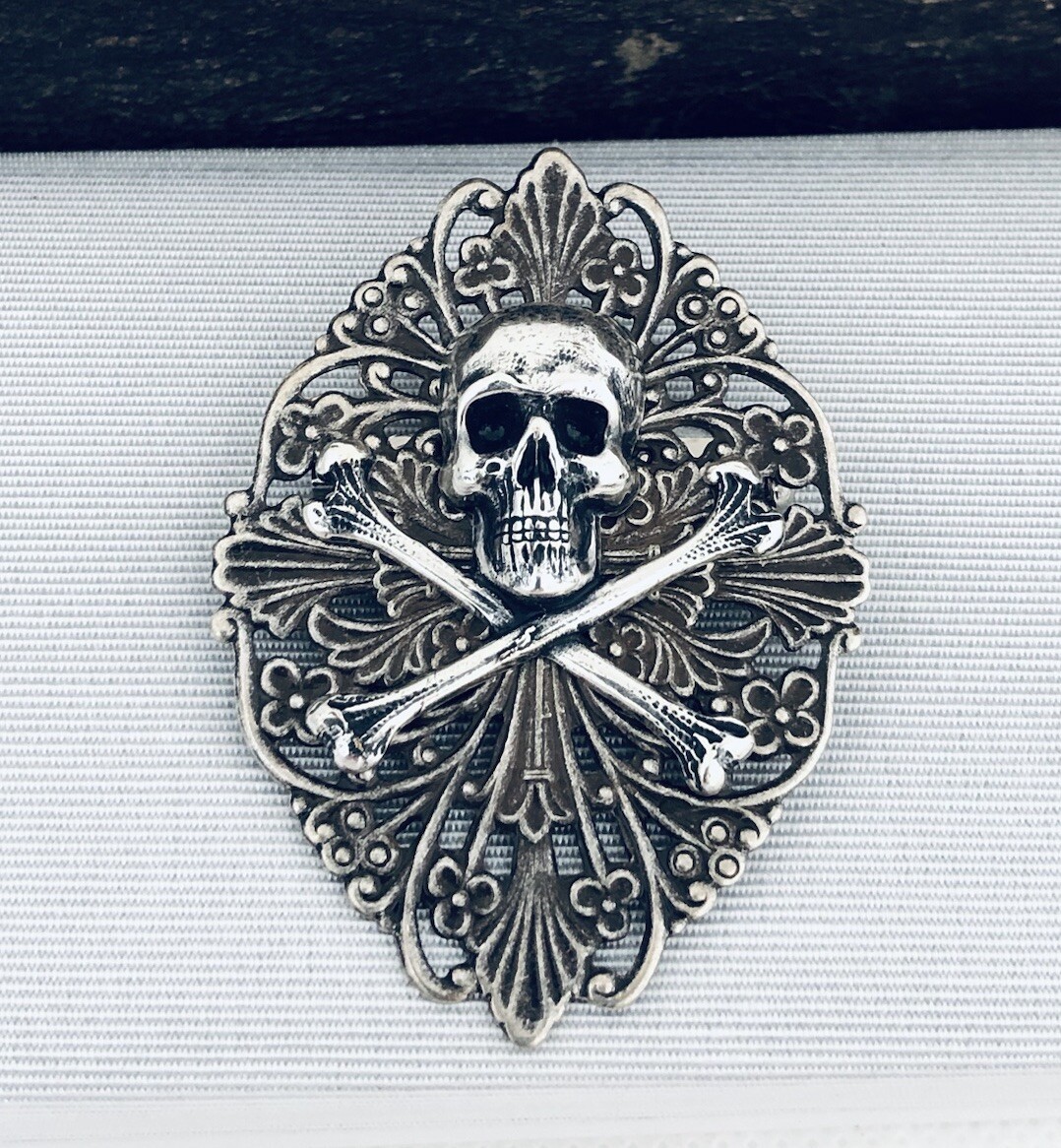 Glow In The Dark Skull Pin Badge | Enamel Lapel Pin Badges | JKs Bargains - Foto 2