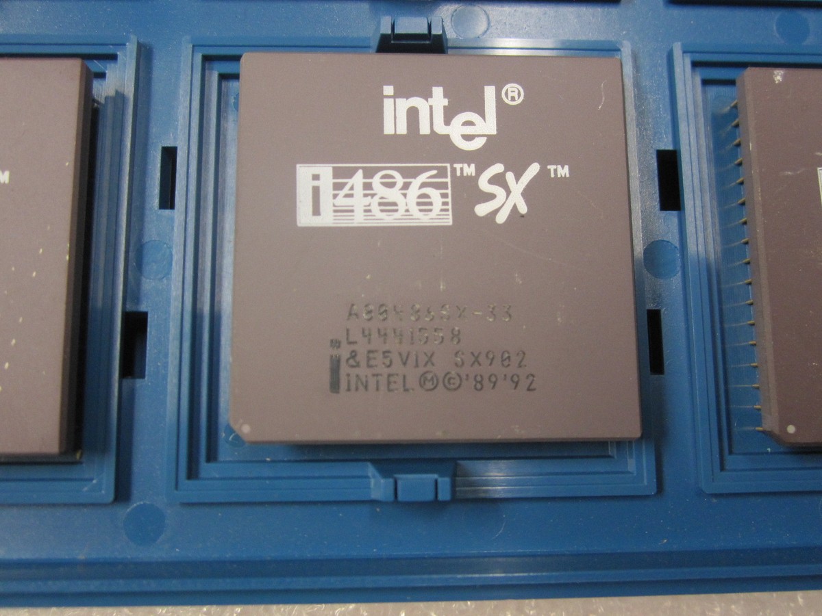 Vintage Intel i486 SX A80486SX-33 &E5V1X SX902 Ceramic Gold CPU
