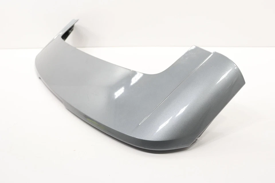 Panel alerón puerta levadiza trasera Buick Encore GX 2021-2026 OEM GRIS_GZB Foto 3 de 4