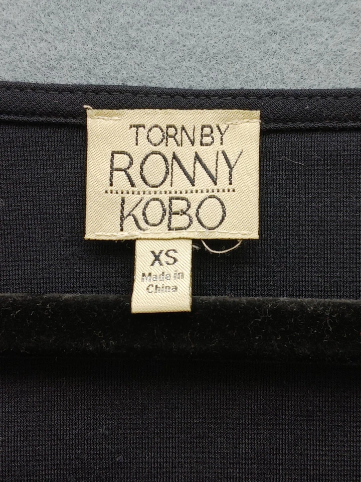 Blusa boho para mujer Torn By Ronny Kobo XS negra manga campana recortada Foto 3 de 4