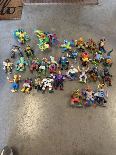 Lot of Vintage 80’s/90's Teenage Mutant Ninja Turtles (TMNT) Action Figures