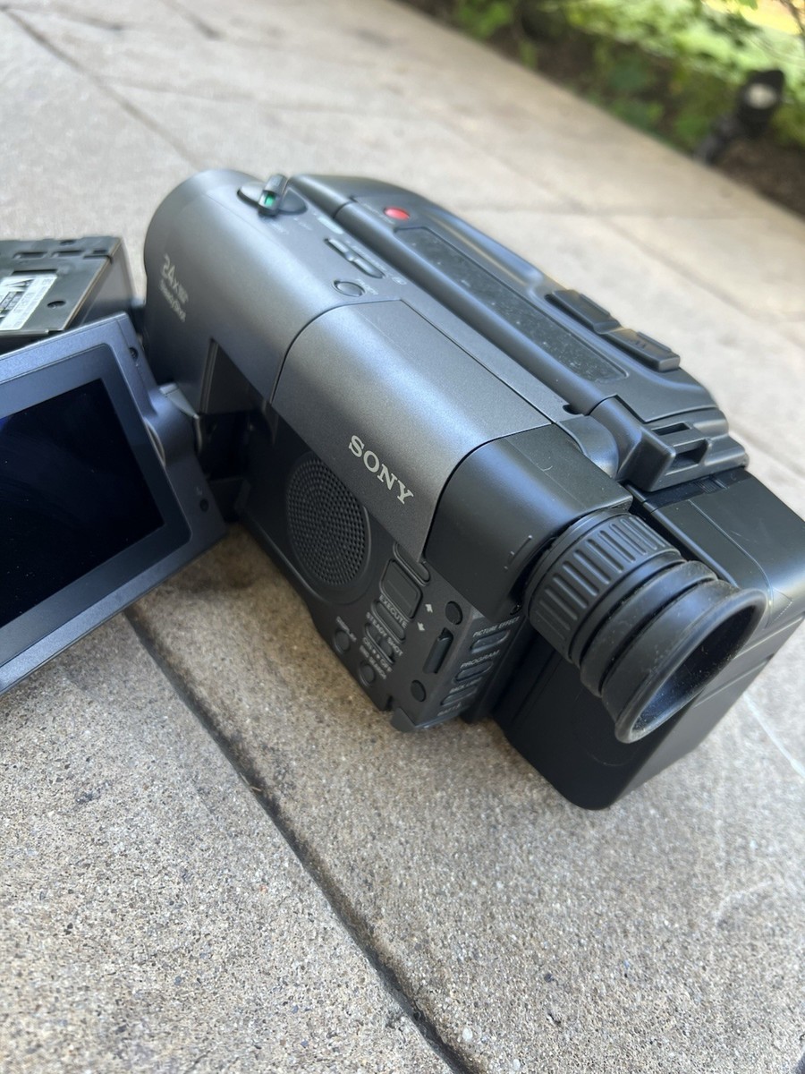 Sony Handycam CCD-TRV40 Recorder Compact VHS Video Camcorder