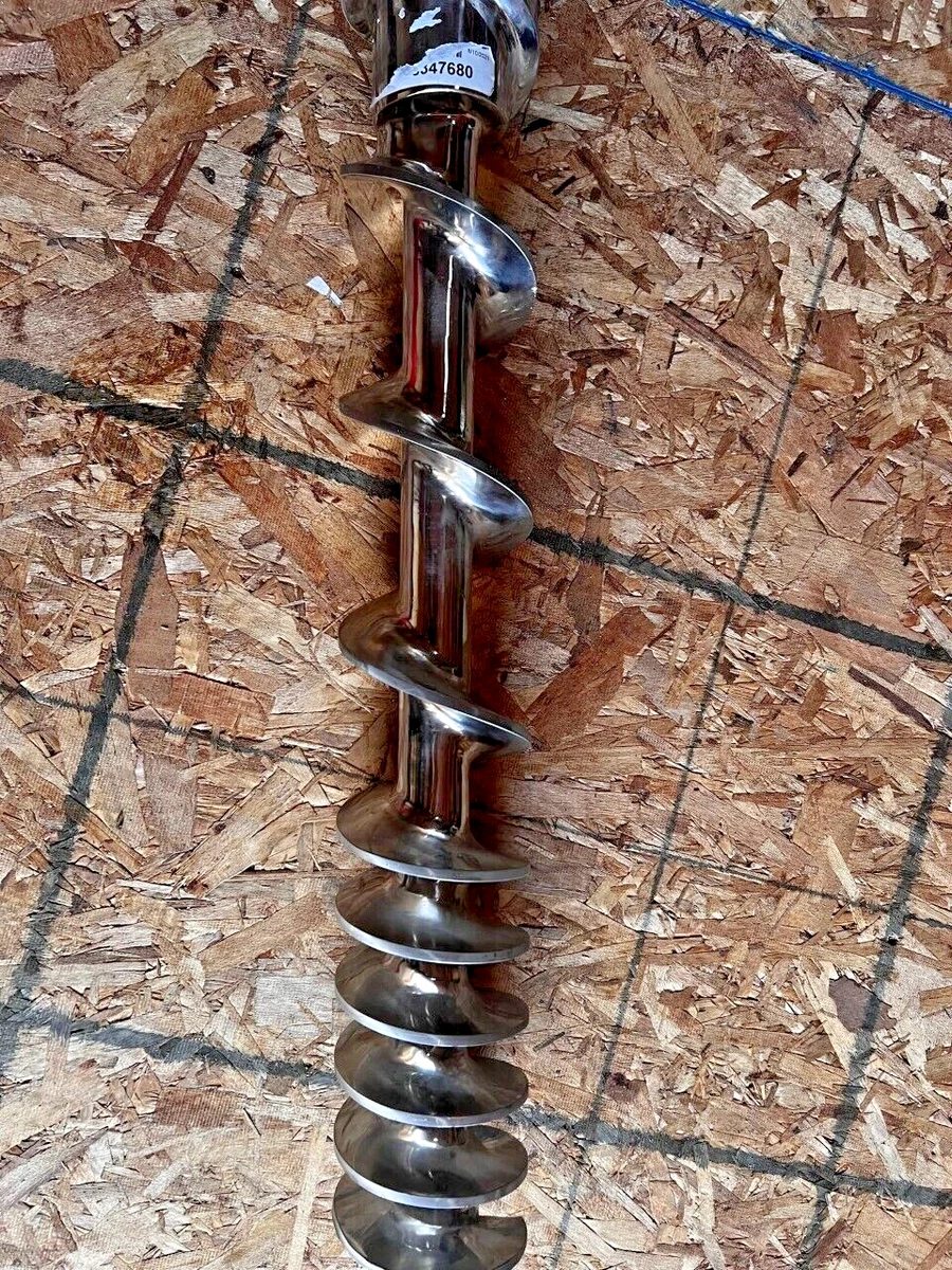 Meat grinder screw outlet