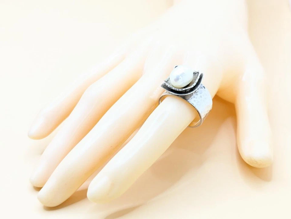 Silpada Sterling Silver Cultured Pearl Lady's Stone Hammered Ring Size-8 - Image 2 of 4