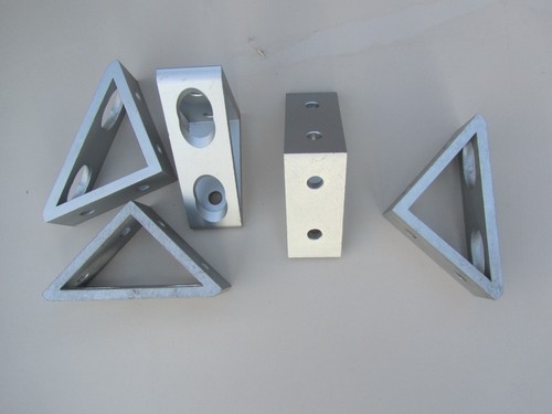 Lot of 5 80/20 4336 Tall Gusseted Inside 90° Corner Bracket, 4-Hole, 15 Series - Picture 4 of 4