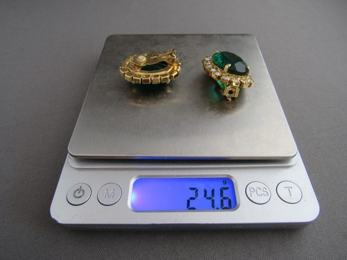 VINTAGE KIRKS FOLLY GOLD TONE CHUNKY GREEN OVAL RHINESTONE CLIPBACK EARRINGS - Picture 5 of 5