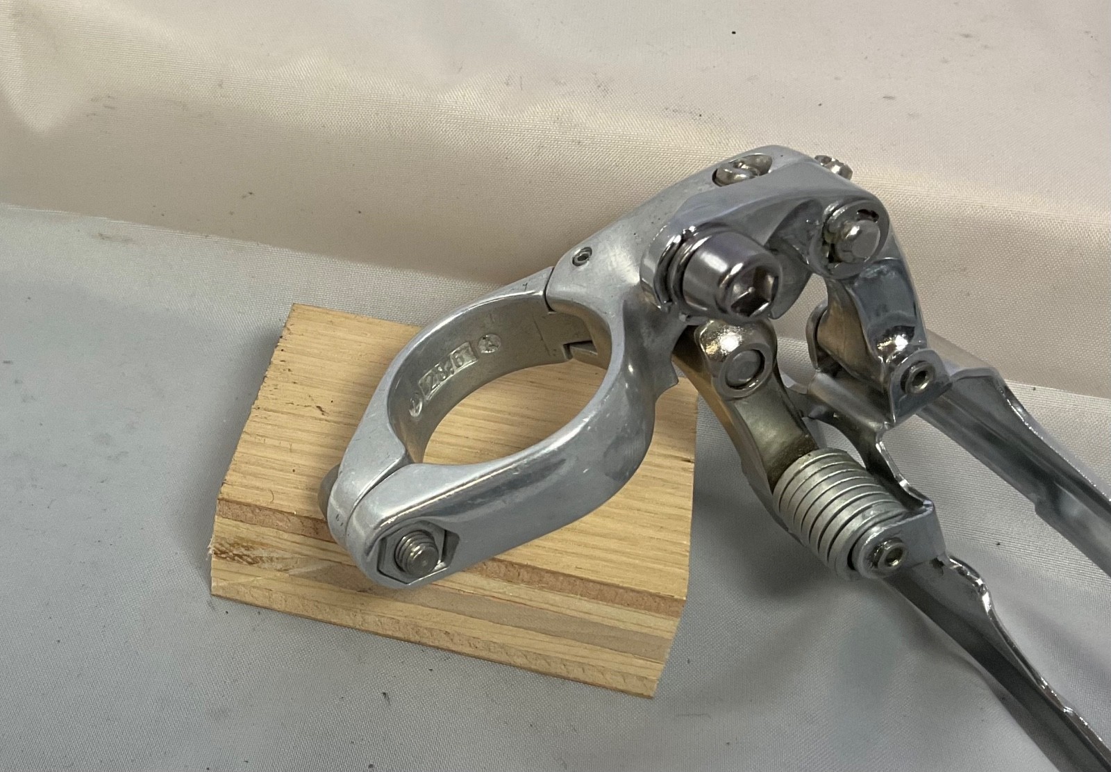 Campagnolo Mirage T Triple Front Derailleur 28.6 Clamp Bottom Pull. NOS