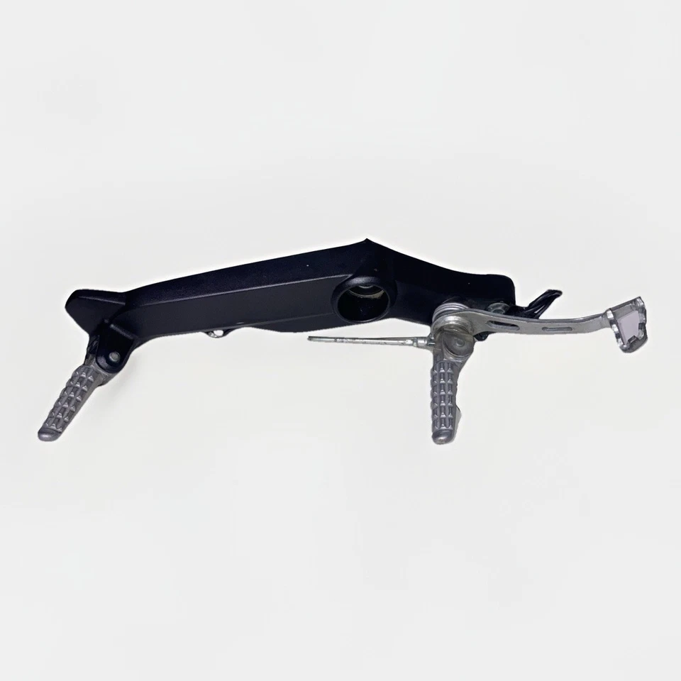 Placa de soporte de estriba derecha genuina Ducati Scrambler 82412821AA conjunto OEM Foto 4 de 4