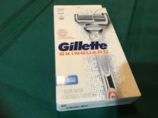 Gillette SkinGuard Men's Razor Sensitive Skin Handle +2 Refill Cartridges*NEW*