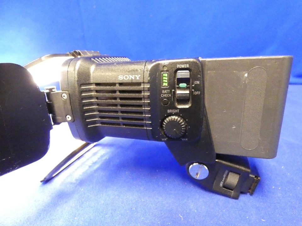 Sony HVL-LBPA LED Video Dimming Light w/Mount, NP-F970 Battery - Image 4 of 4