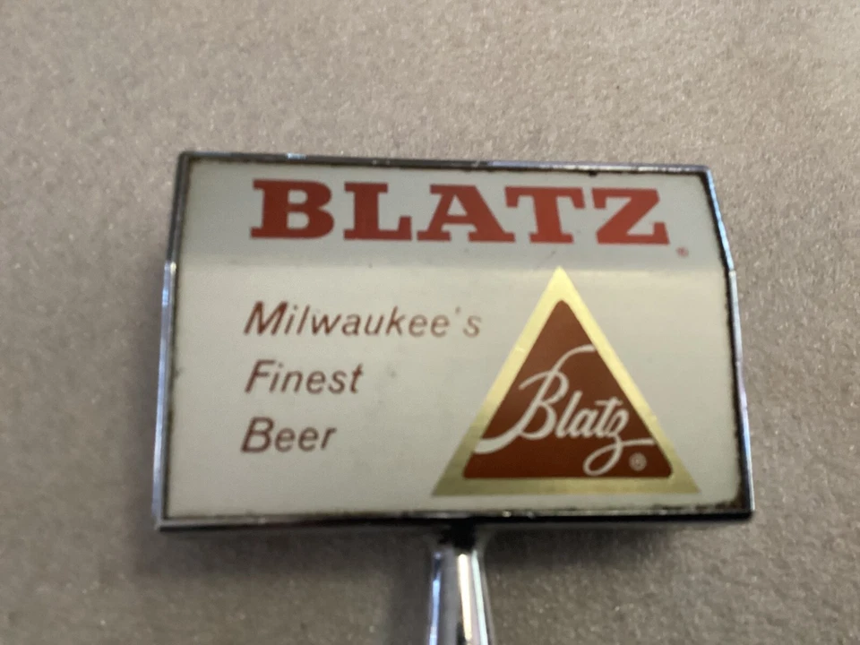VINTAGE BLATZ METAL TAP HANDLE - Image 4 of 4