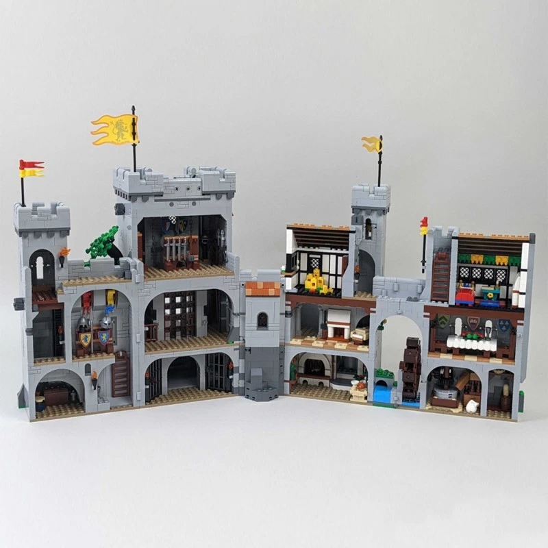 Castle of the Lion Knights Building Set / 4514 Pieces & 22 Figures - Image 3 of 4